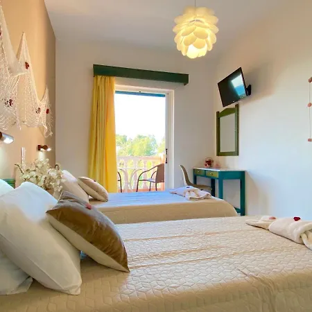 Apartment Pink & Blue Beachfront