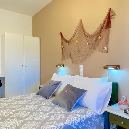 Apartment Pink & Blue Beachfront