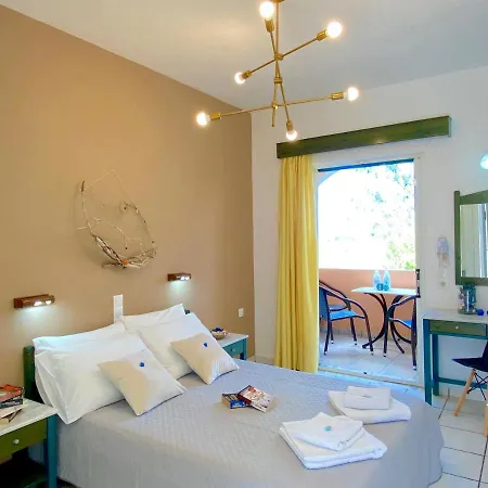 Pink & Blue Beachfront Apartment *