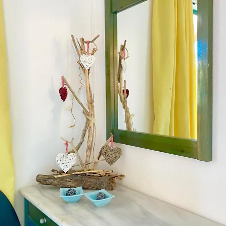 Apartment Pink & Blue Beachfront *